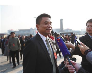 刘永好 建中央厨房解决外卖监管难题