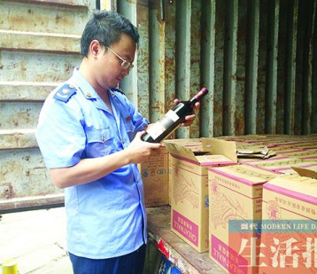 辨假记号让假酒露“马脚” 南宁工商查获一批假红酒